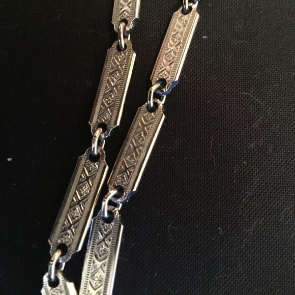 Embossed Silvertone Link Necklace - Picture 4 of 5